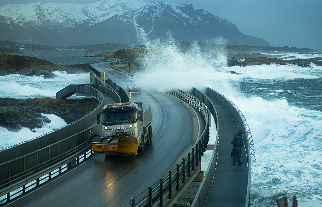 the-atlantic-ocean-road-norvegia-stada-pericolosa
