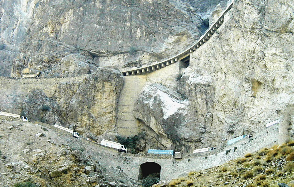 jalalabad-kabul-road-afghanistan-strada-pericolosa